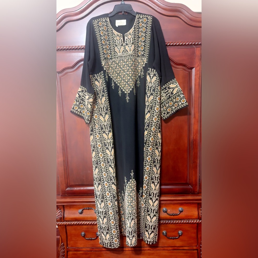 Black and Gold Embroidered Thobe